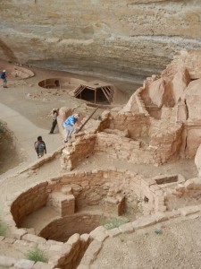 pit houses, pueblo rooms, and kiva at the Step House ruin