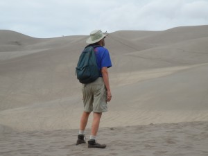 starting up the dunes (see hikers on top of the dune crest for scale)