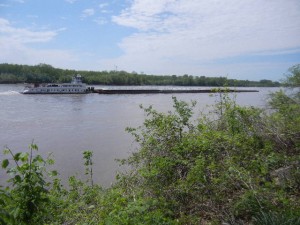 DSCN6624 barging up the Missouri