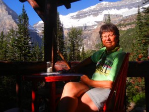 coffee break at the Plain of Six Glaciers Tea House